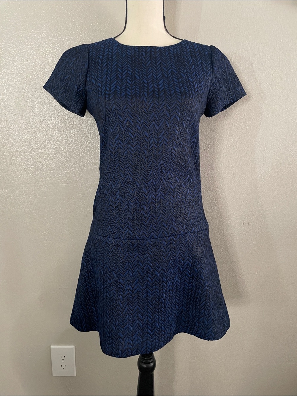 Alice + Olivia Navy Chevron Short-Sleeve Mini Dress - Picture 11 of 12
